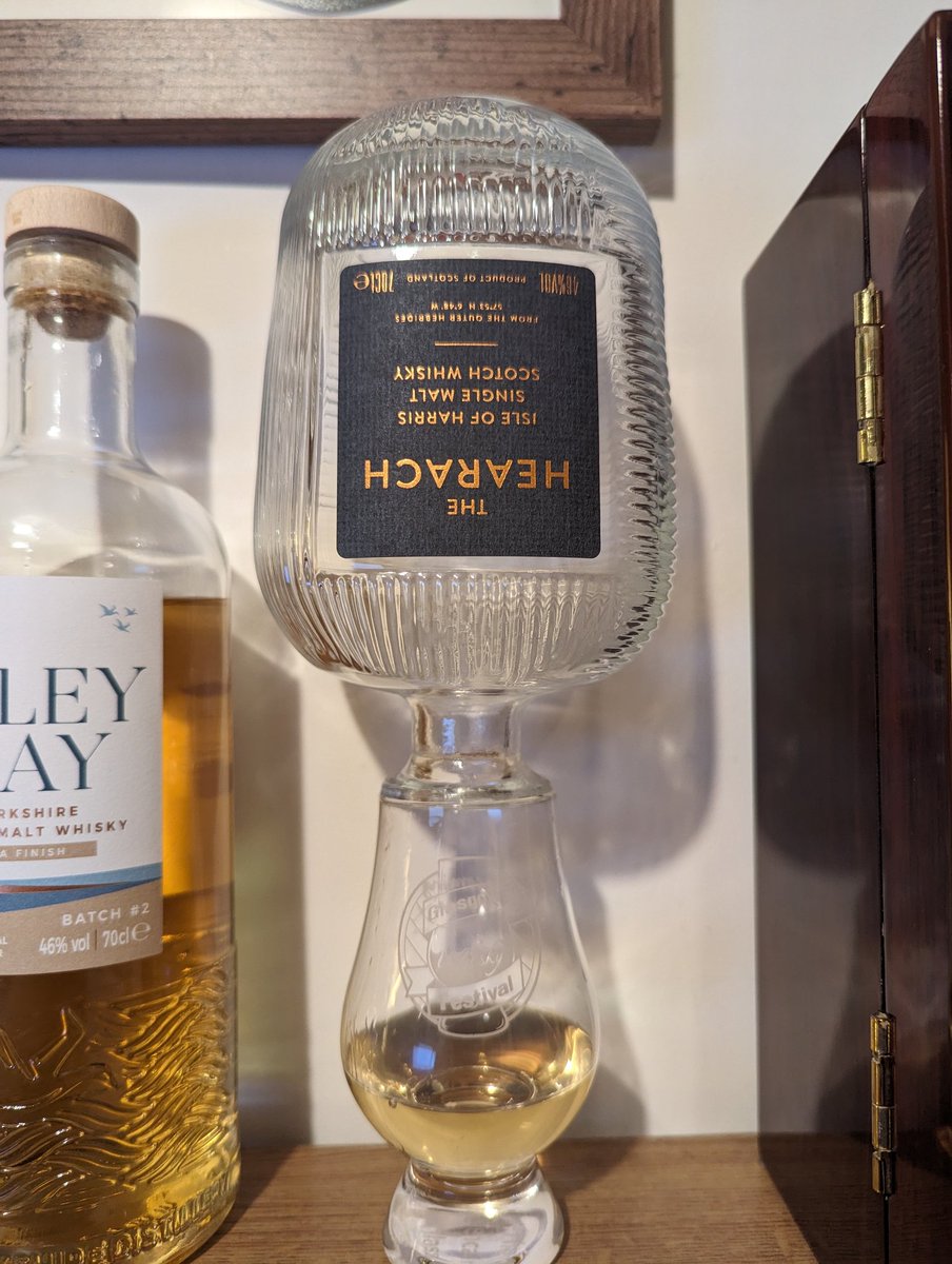 uk_whisky's tweet photo. A #NotAGift from that chap Blair at @SouthportWhisky fest. 3 drams left. So Generous 👀. It's good stuff!
@BertSmedley #PostMidnightFlangeClub
#AndAaawaaaaayyyyyyy https://t.co/X1EdFcmNC8