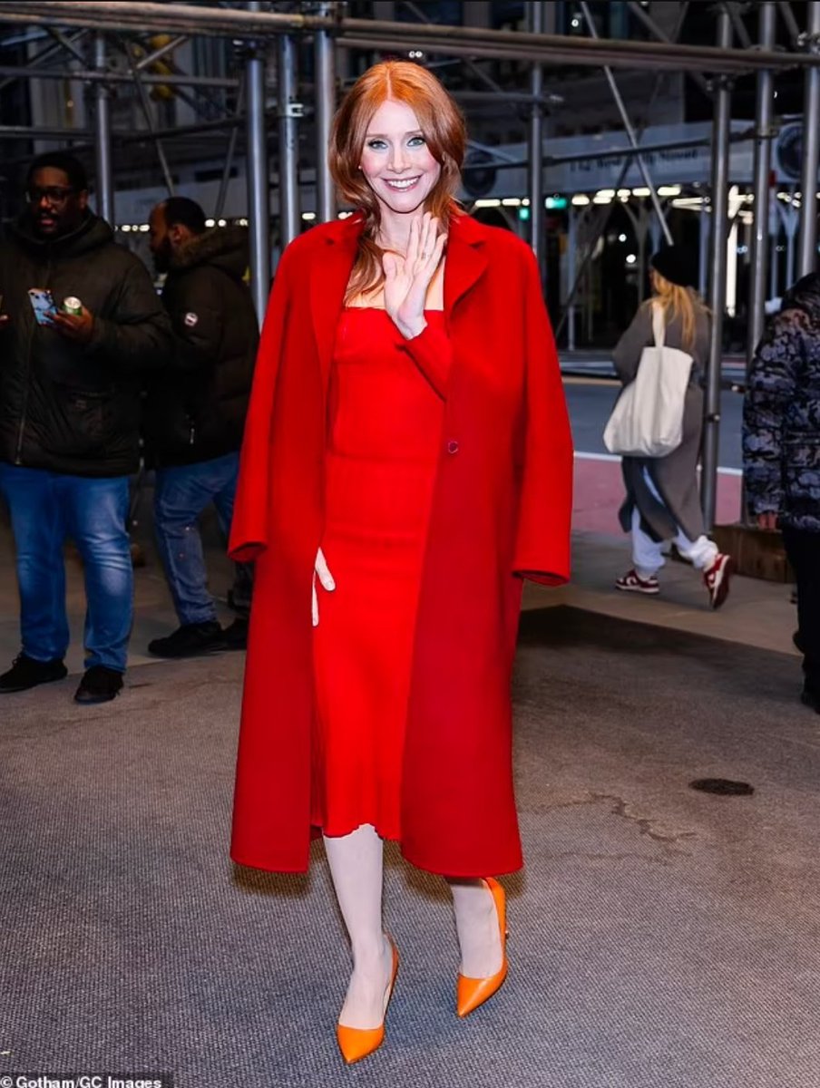 Bryce Dallas Howard chegando no The Tonight Show!