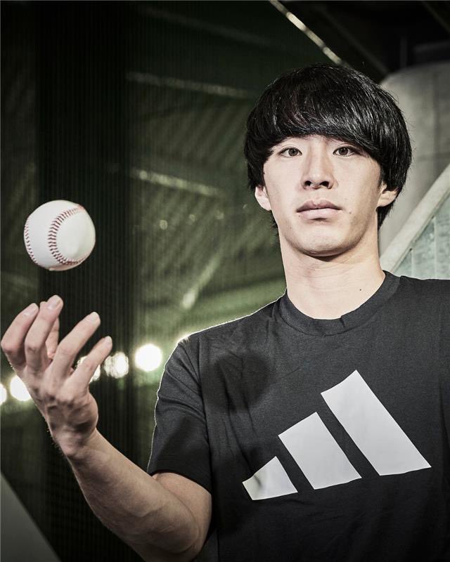 adidasJP's tweet photo. /// アディダスファミリーへようこそ /// 

2023年ドラフト1位を飾った #度会隆輝 

今後の活躍から目を離せない期待の新星。 #adidasBaseball https://t.co/ew6BUDzP1P