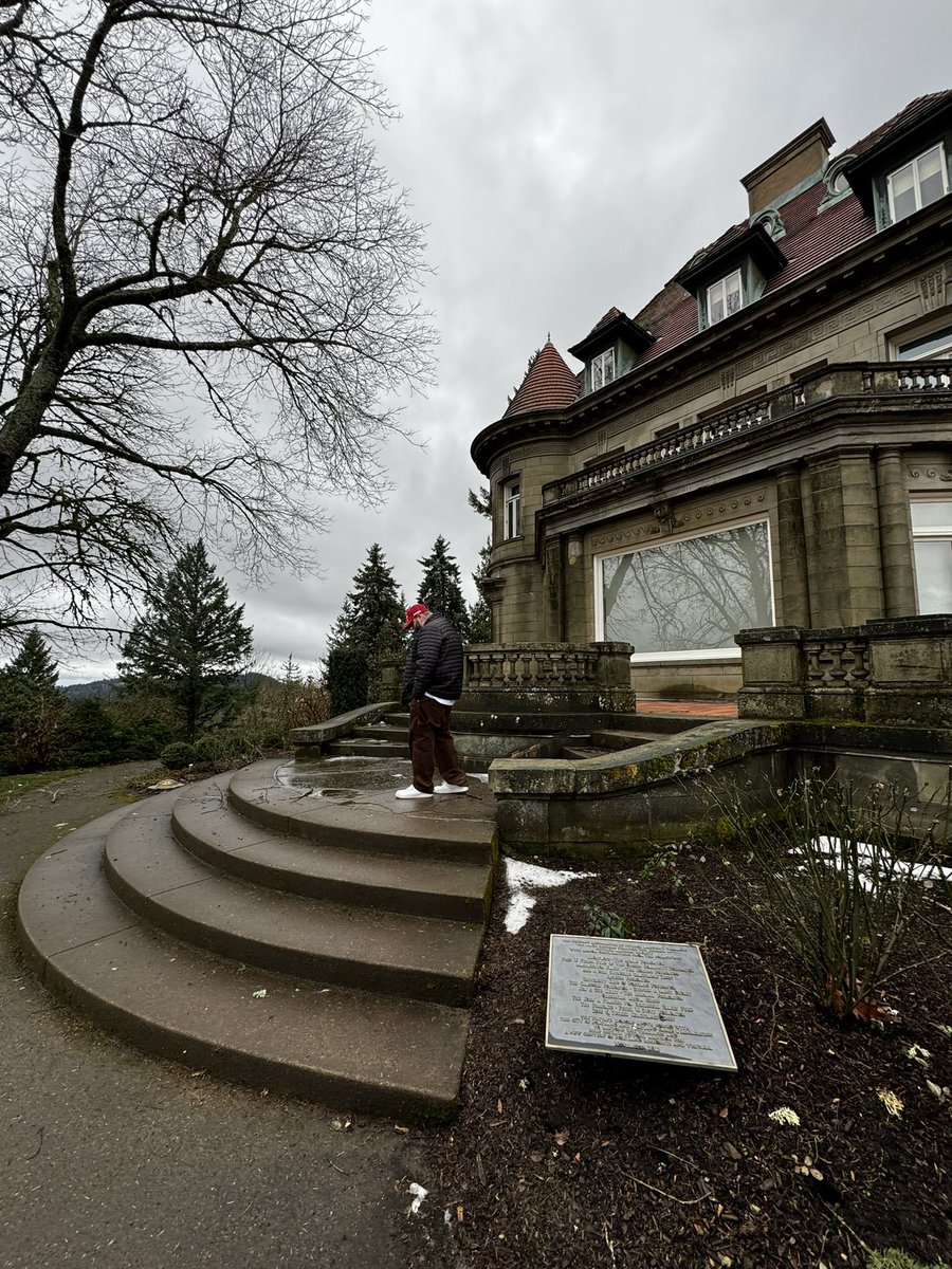 sloppy with eye contact here