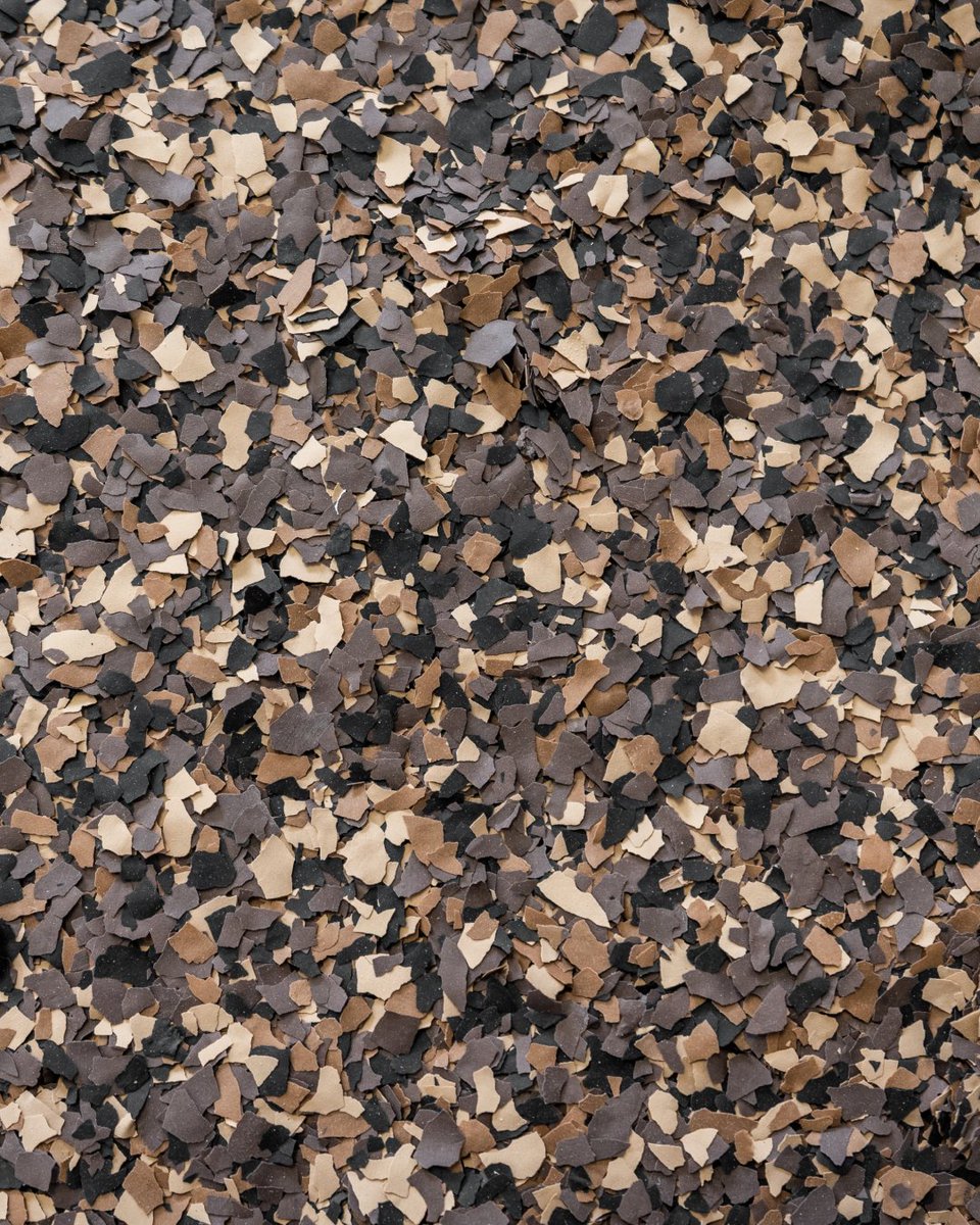 Leggari's tweet photo. Coat your floors with a touch of your style! ✨🎨 Choose from over 20 flake colors to customize your space. Let your creativity shine with Leggari! #FlakeFloors #LeggariDesigns https://t.co/bMMB3yYmw8