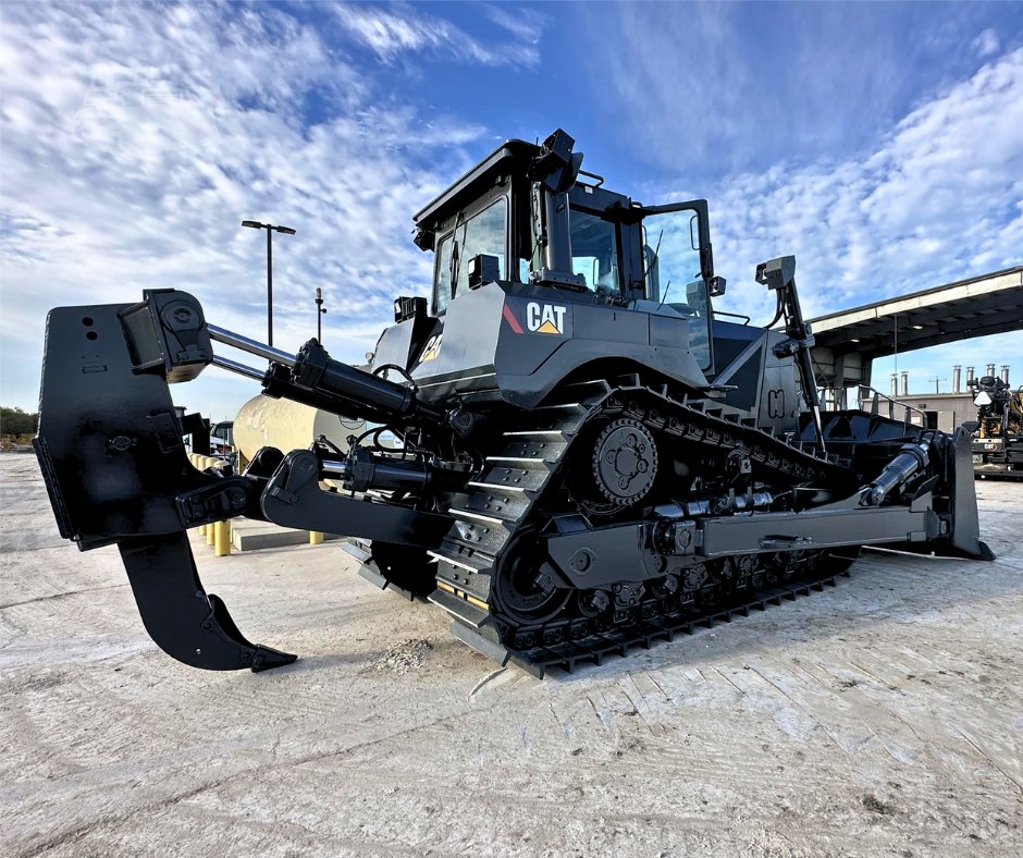 machinerytrader's tweet photo. 😎 Work in style with this CAT certified, one-of-a-kind CAT D8T, rebuilt completely to 0 hours in 2023.

Check it out! 👉 https://t.co/tDy5ixbrQc

Price: $699,000 (USD)

#MachineryTrader #MachineryTraderListings #CATcertified #Rebuilt #DozerForSale #CATD8T https://t.co/jA4ObJ8F0k