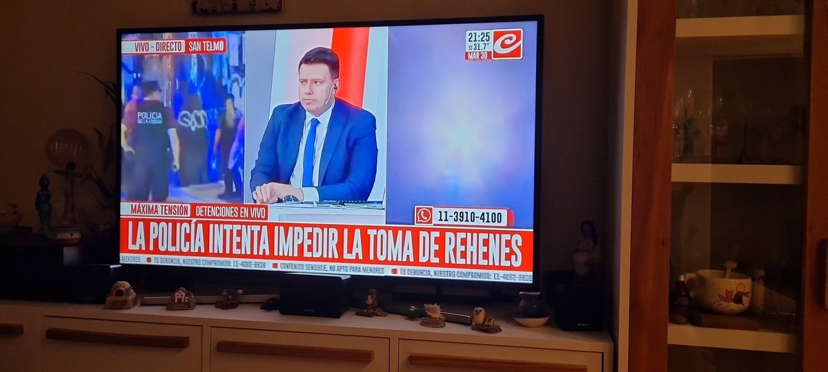 gusmonteagudo's tweet photo. Me extraña @todonoticias están a 2 cuadras y no se enteraron??? https://t.co/1pxEUNIA7T