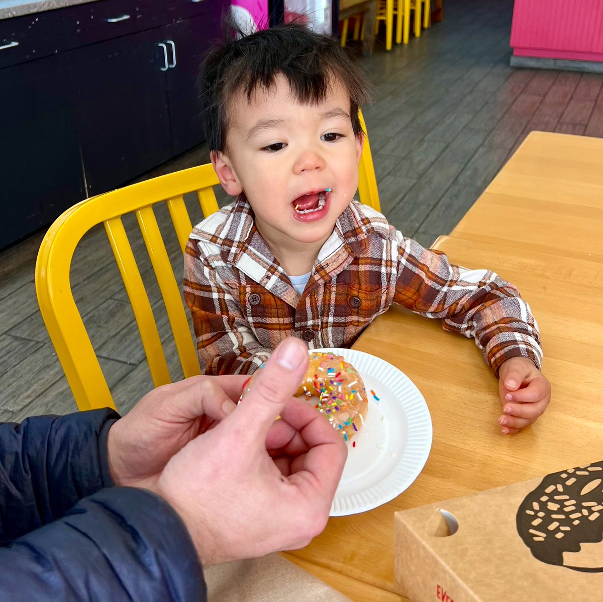 LeighTobes's tweet photo. 🍩 Donut/#HotChicken/Park Day🛝 in FFX! @DuckDonuts #MondayMood🦄 #Babybel💕 #TRexRoar🦖 #JanOutings❄️ https://t.co/p0zYmAj9Lc