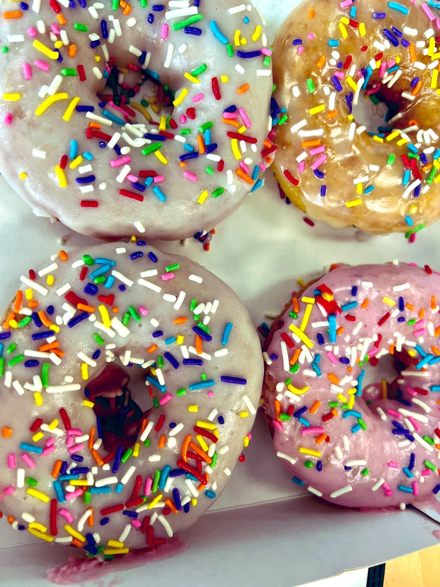 LeighTobes's tweet photo. 🍩 Donut/#HotChicken/Park Day🛝 in FFX! @DuckDonuts #MondayMood🦄 #Babybel💕 #TRexRoar🦖 #JanOutings❄️ https://t.co/p0zYmAj9Lc