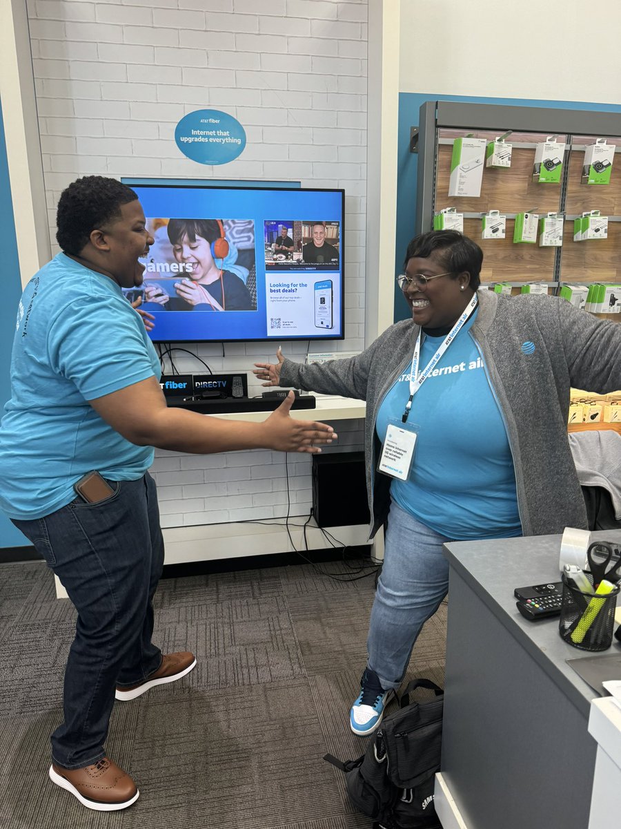 MrsBogier's tweet photo. We standing on BIG BUSINESS with AIA!💪🏾🔥👏🏾
LETS GOOOOOOO NICK- 🔥this how hype we got when we closed 2 AIA customers
@404girl @MASMakeItMatter #LetsGo #WeWinningTheEntireHome #LifeAtATT #PrimeATT https://t.co/2GEjdRDSbl
