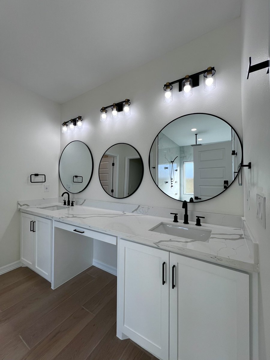 Is the shower big enough for you? 😍 

#texas #texashomes #hometour