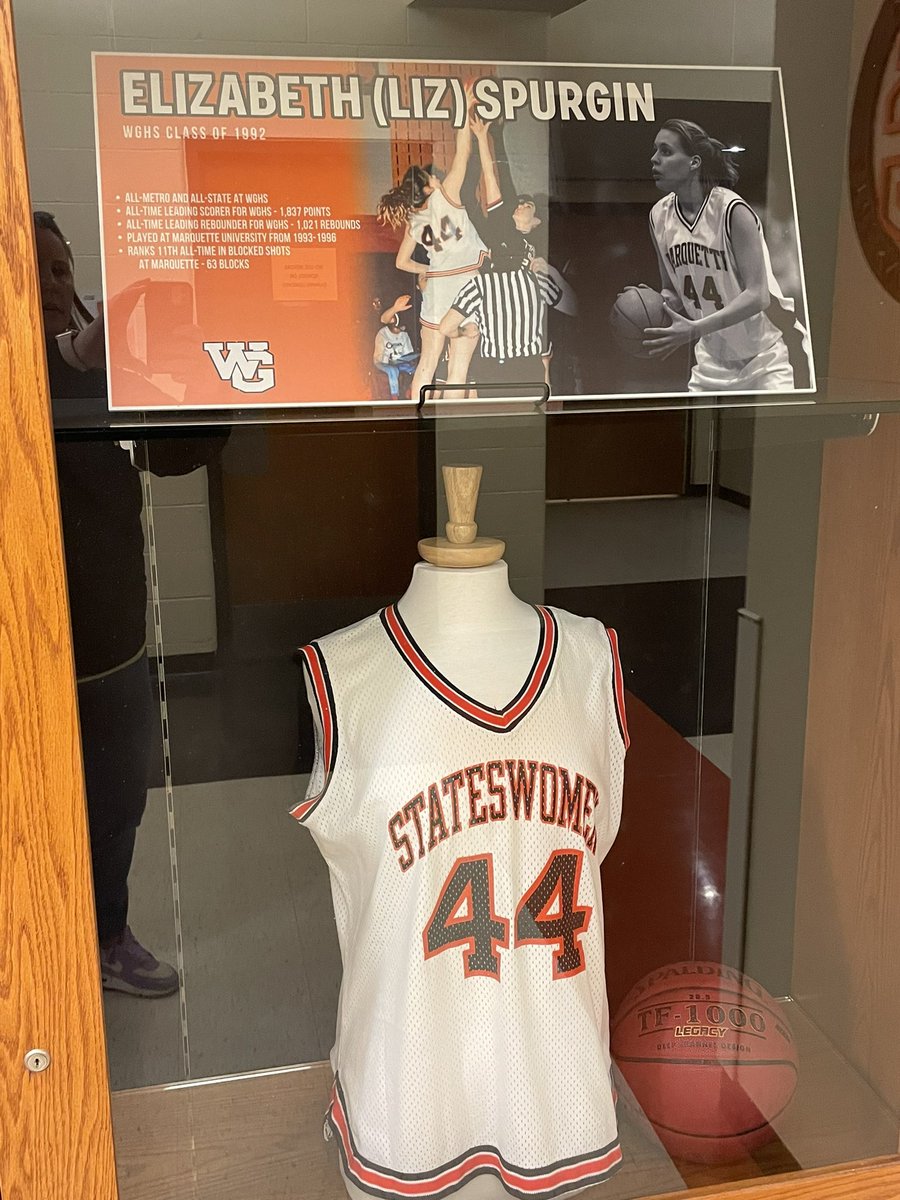 CVCMO_LB's tweet photo. What do I spy with my little eye while hanging out at the #WebsterWinterChallenge? If you guessed @acs_missouri Executive Director, Elizabeth Brown, you would be correct! 🏀🎗️#cvcstl @statesmensports @WGHSGirlsBball https://t.co/axzmFNeNde
