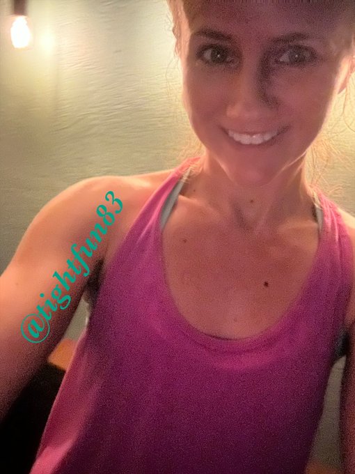 Love the lighting in the studio at night 💕 https://t.co/pAFxLnweYT<a href="/tag/newprofilepic"class="tags"><span>#newprofilepic</span></a>