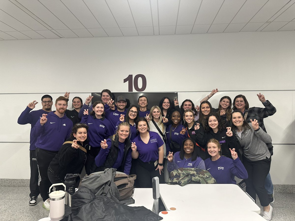 HornedFrogAT's tweet photo. Highlights from the 2024 SWATA Student Development Workshop: Our students mastered clinical skills like MFD &amp; EKG analysis, embraced cultural competence, and discussed care of athletes with hyper-mobility spectrum disorders. Plus, our quiz team nabbed 4th in the SWATA bowl! 🏆👏 https://t.co/e32FlVHTr6