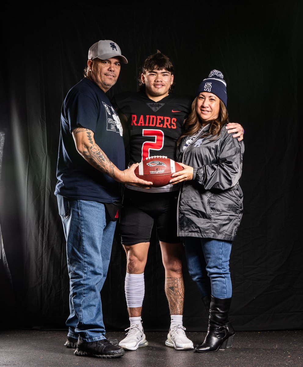 CoxKela's tweet photo. Thank you @CoachWinfield for inviting out for an official visit and official offer to play for @SOU_Football I really appreciate the love you showed me !! @SOU_CoachBBrown @CoachSam_WR_SOU @COACHMO_SOU @defendtheridge https://t.co/jQvQm9Atbu