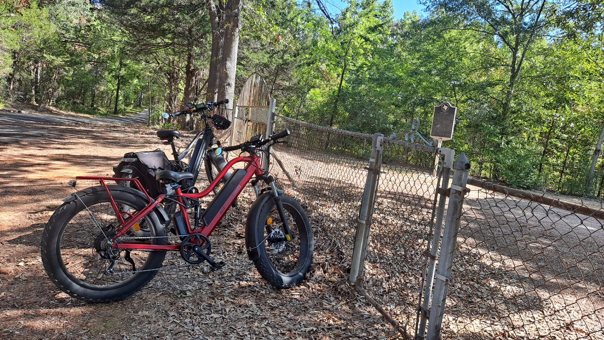 BeecoolBikes's tweet photo. BeeCool Bikes | Help You Enjoy Each Ride
πΈ by Kris Minefee
https://t.co/Z2aP0RKSe5
#beecoolbikes #beecool #fattire #allterrain #mountainbike #ebike #fullsuspension #largebattery #powerfulmotor #ebikeadventures #RideMoreBeHappy https://t.co/nuUso3jwwX