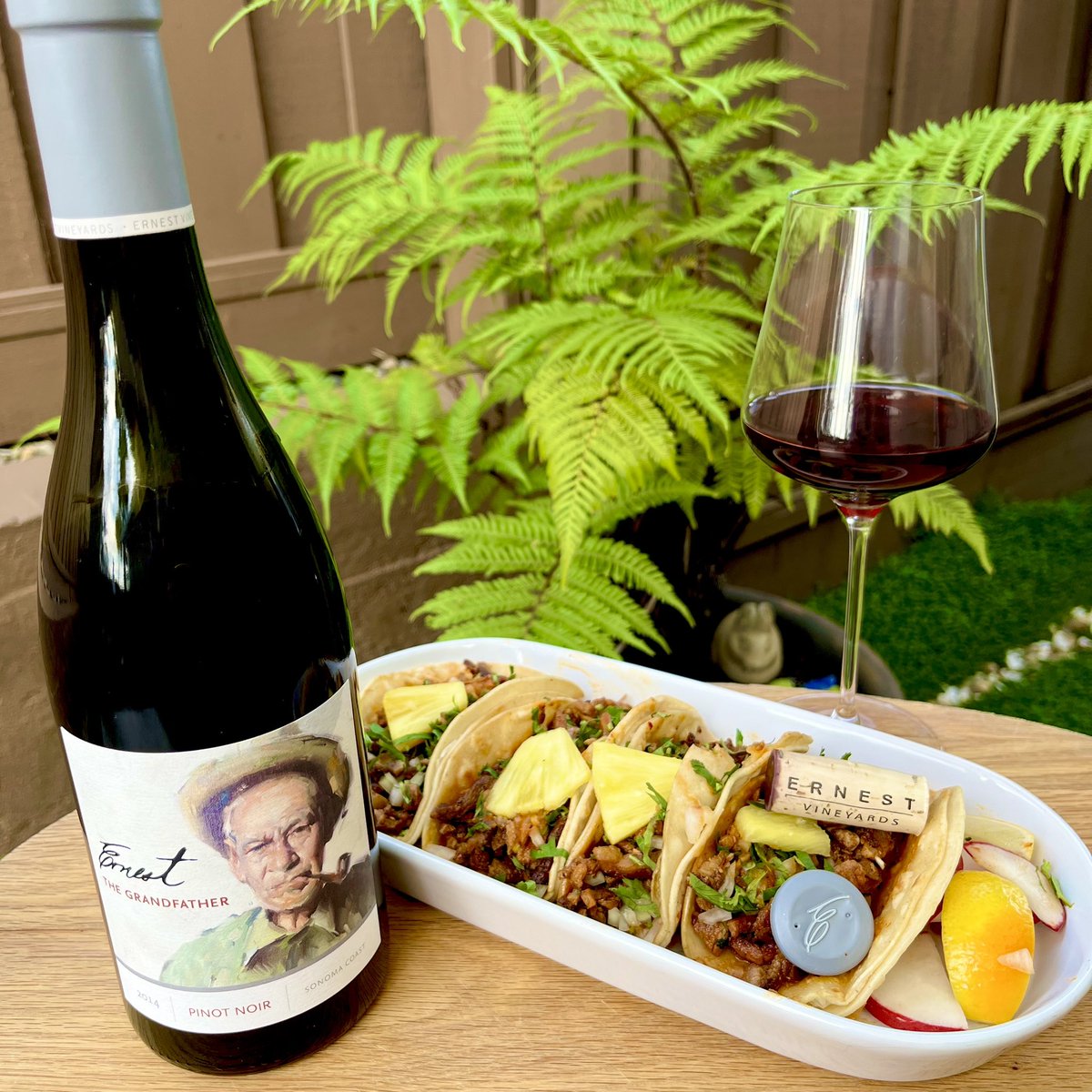 #TacoTuesday with a pinot noir by @ErnestVineyards at @GrandCruCrush. Aromas of black cherry, thyme and wet tan bark are followed by flavors of red currant, white pepper and tart cranberry. This is a gem. @boozychef @JAndrewFlorezII @AskRobY @i_stephie @Kerryloves2trvl