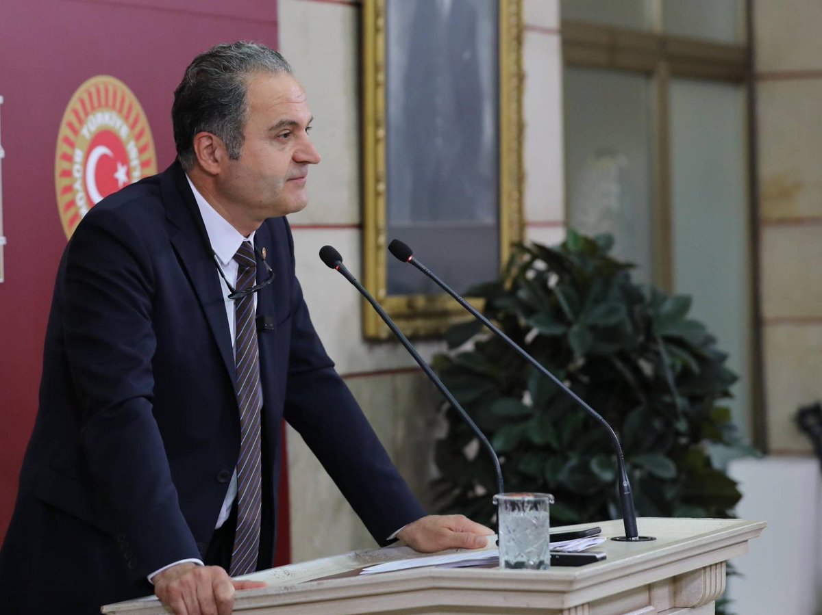 Emek Partisi İstanbul Milletvekili İskender Bayhan,Karınca Lojistik’in Büyükçekmece deposunda çalışan işçilerin sendikal örgütlenme nedeniyle yaşadığı baskı,ağır çalışma koşulları işten çıkarmaları Çalışma ve Sosyal Güvenlik Bakanı Vedat Işıkhan’a sorarak Meclis gündemine taşıdı.