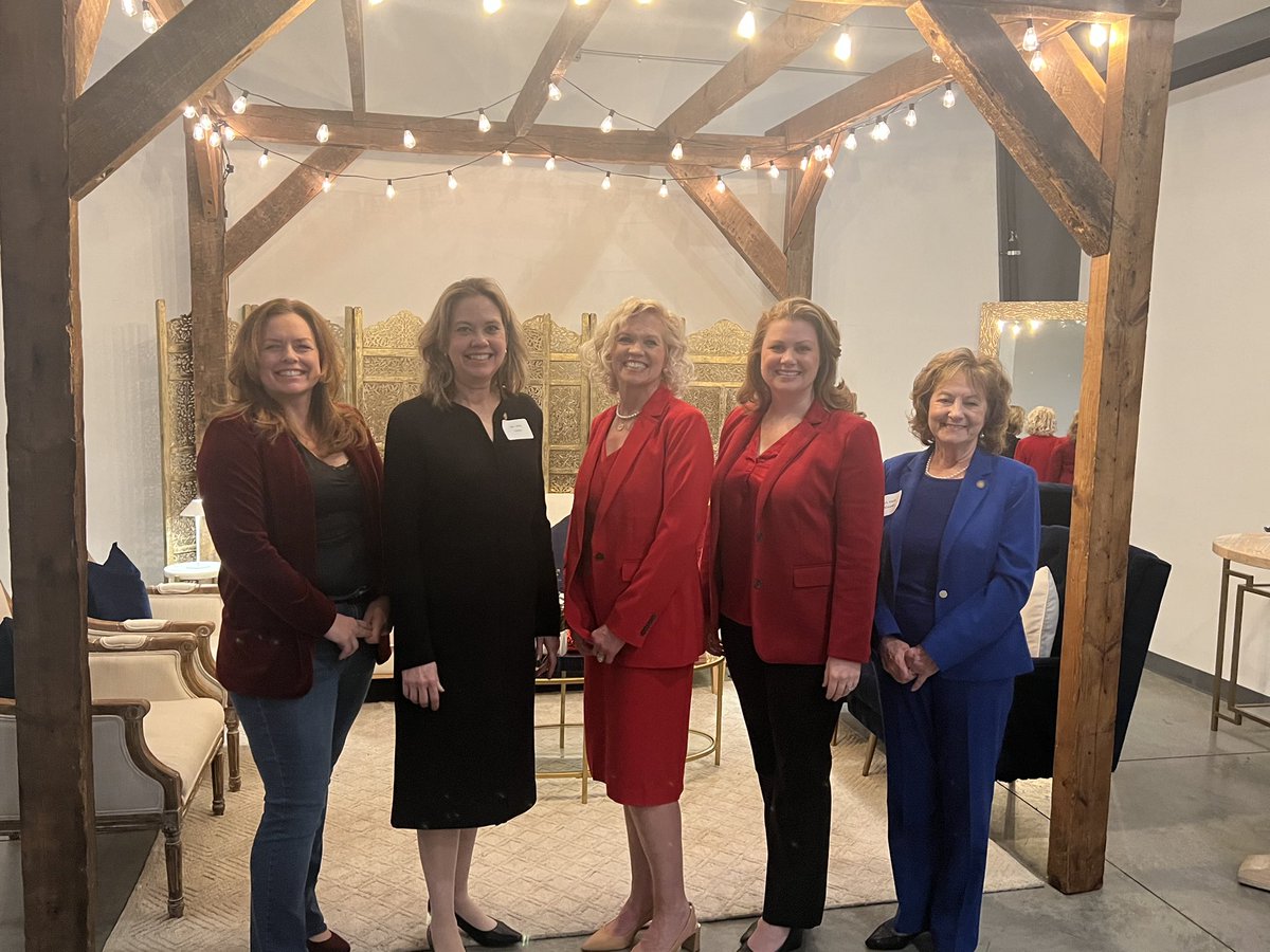 Packed house tonight in support of my friend Vicki Harry for NC Senate. Grateful for the support of my colleagues from the Senate who also attended in support of Vicki - @SenatorSawyer, @joycekrawiec, and @amyscottgaley. Please get out and vote for my friend Vicki Harry in the…