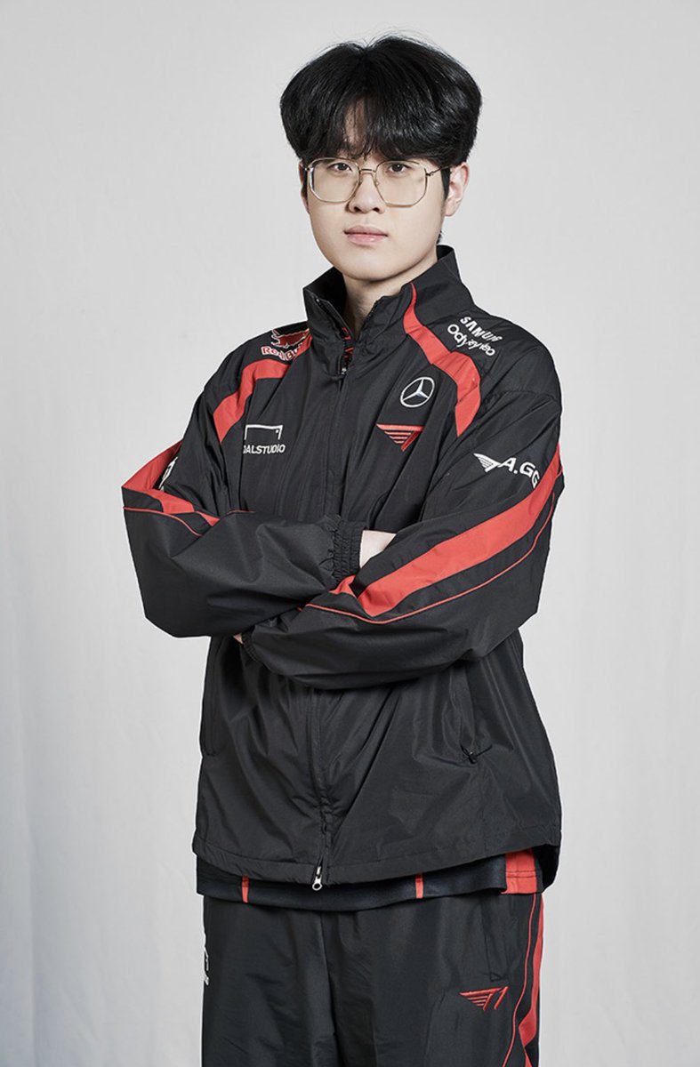 T1 Players' Sizes for the 2024 Uniform Jacket: Zeus - XL Oner - XL