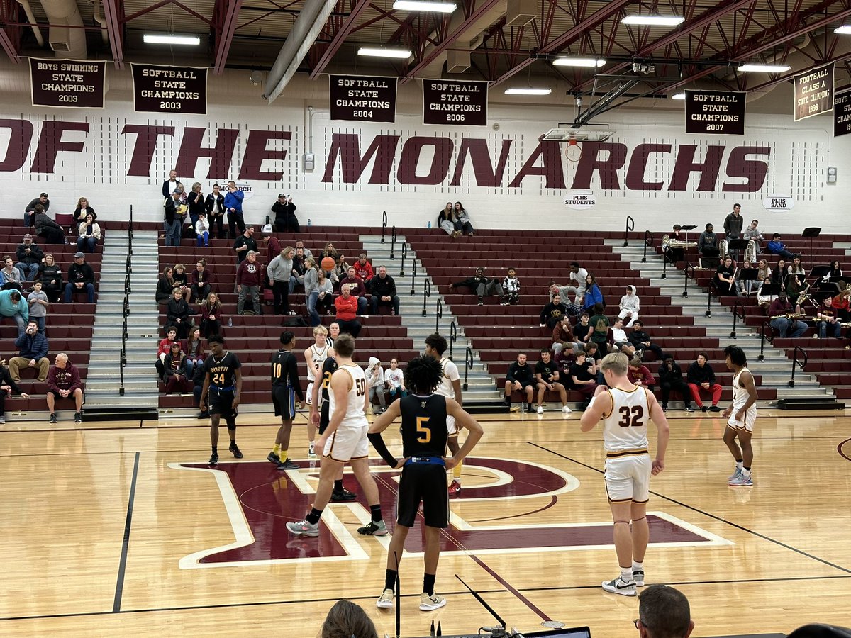 Omaha North at Papillion-La Vista ready to tip. #nebpreps