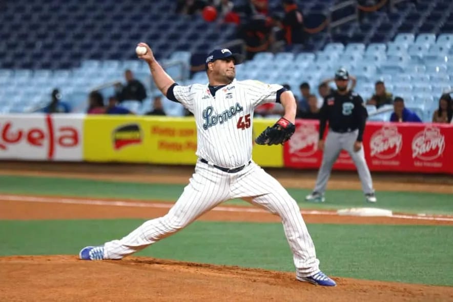 Tiburonesbbc_'s tweet photo. La Junta Directiva, Gerencia General y Gerencia Deportiva de Tiburones anuncia que los refuerzos que nos acompañarán a la Serie del Caribe son:

Anthony Vizcaya (LD)
Silvino Bracho (LD)
Jorgan Cavanerio (LD)
Jhoulys Chacin (LD)

Sigue 🧵 https://t.co/MSlokV8xcR