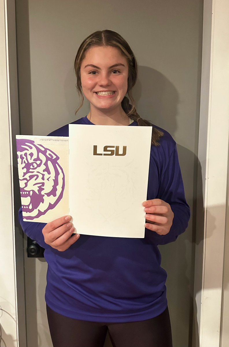 Happy to have received mail 📬 today @LSUsoftball Thank you for thinking of me! @BethTorina @HWDobson @CoachNealPT @LSU_SandraMoton @zjermain_15 #GeauxTigers💜🐅💛