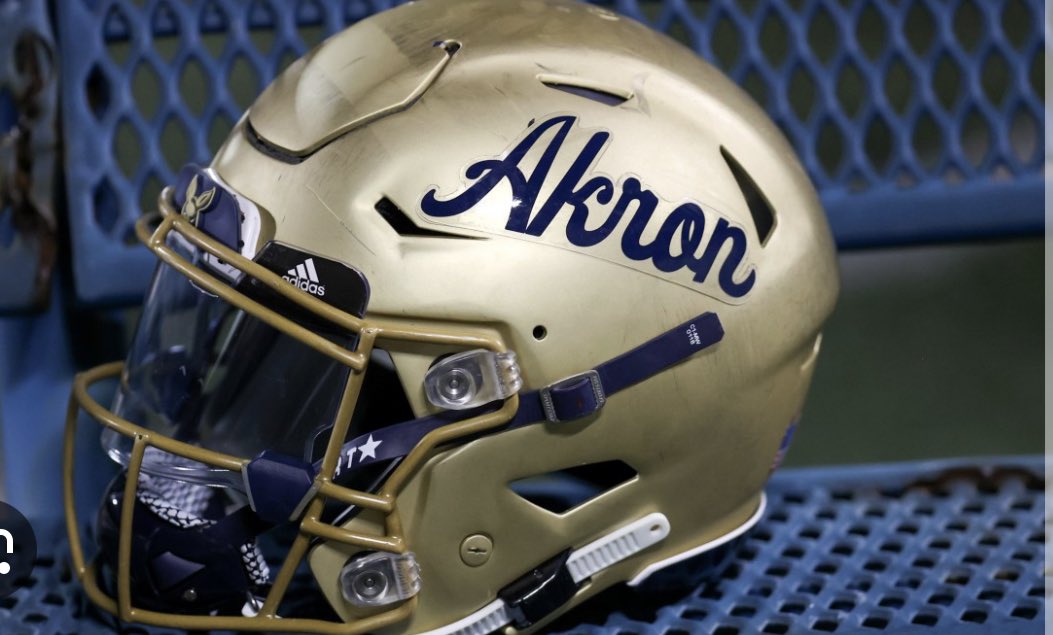 Blessed to receive my first division 1 offer from the university of Akron #zipemup🦘 @Coach_TBell @ZipsFB @GregBiggins @adamgorney @ChadSimmons_ @TheUCReport @CoachTroop3 @coach_o_sports
