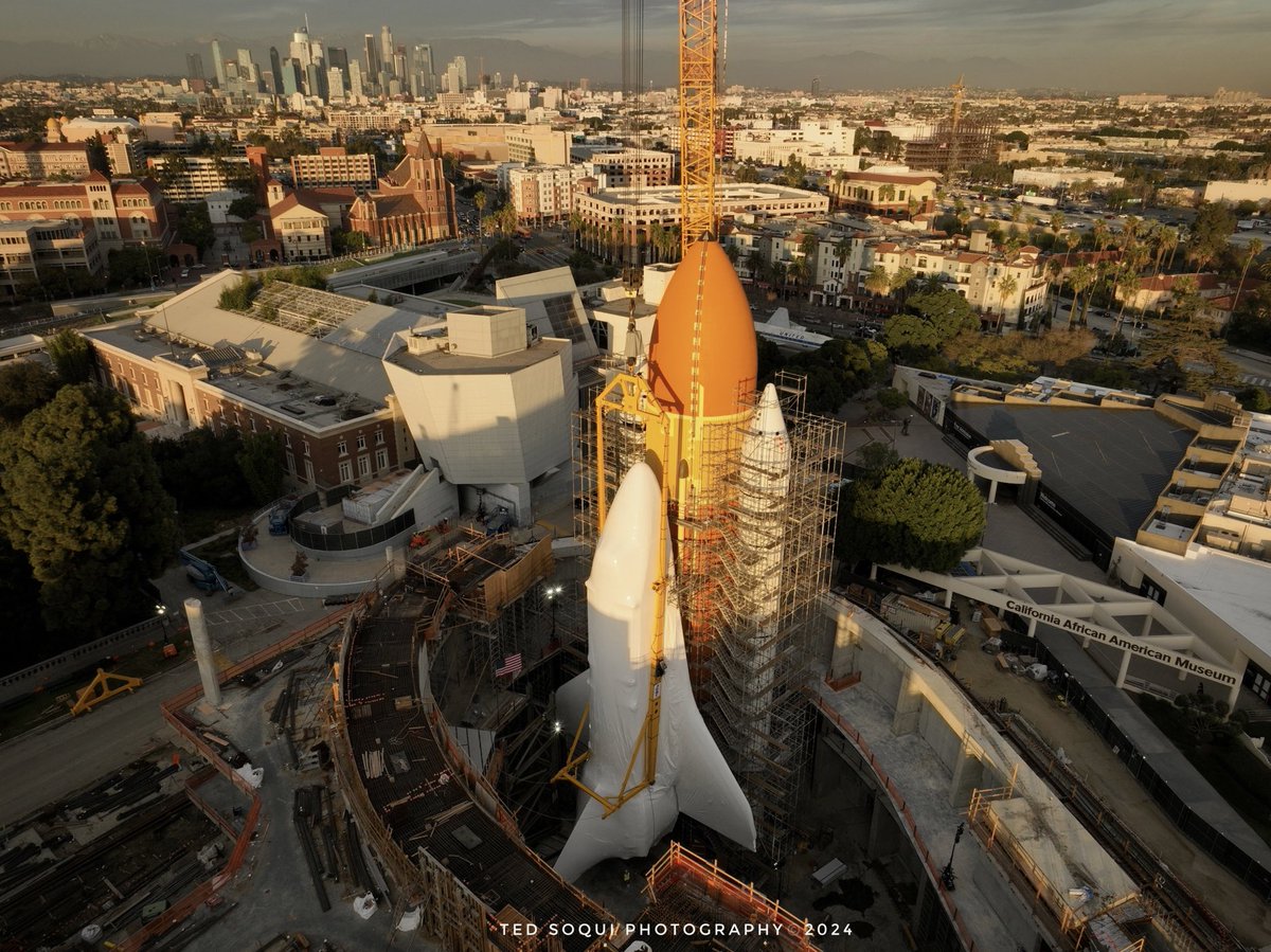 The golden hour over the Space Shuttle Endeavour exhibit at the California Science Center in LA. The shuttle will soon be enclosed inside a special 20 story tall museum as the center piece. #spaceshuttleendeavour #losangeles