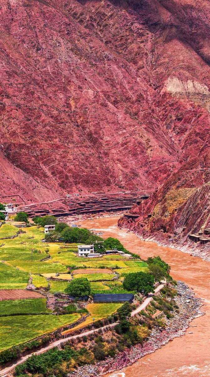 陪你去看看
澜沧江大峡谷
中国西藏芒康盐井乡