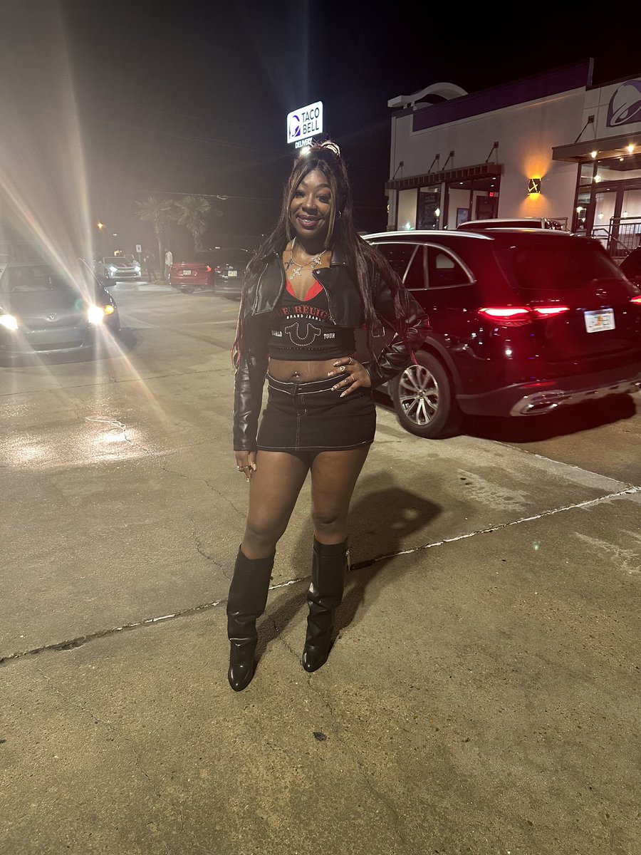 llayciee's tweet photo. Back to my ways like 2019. #thisHER update https://t.co/M6o6QSLcQ8
