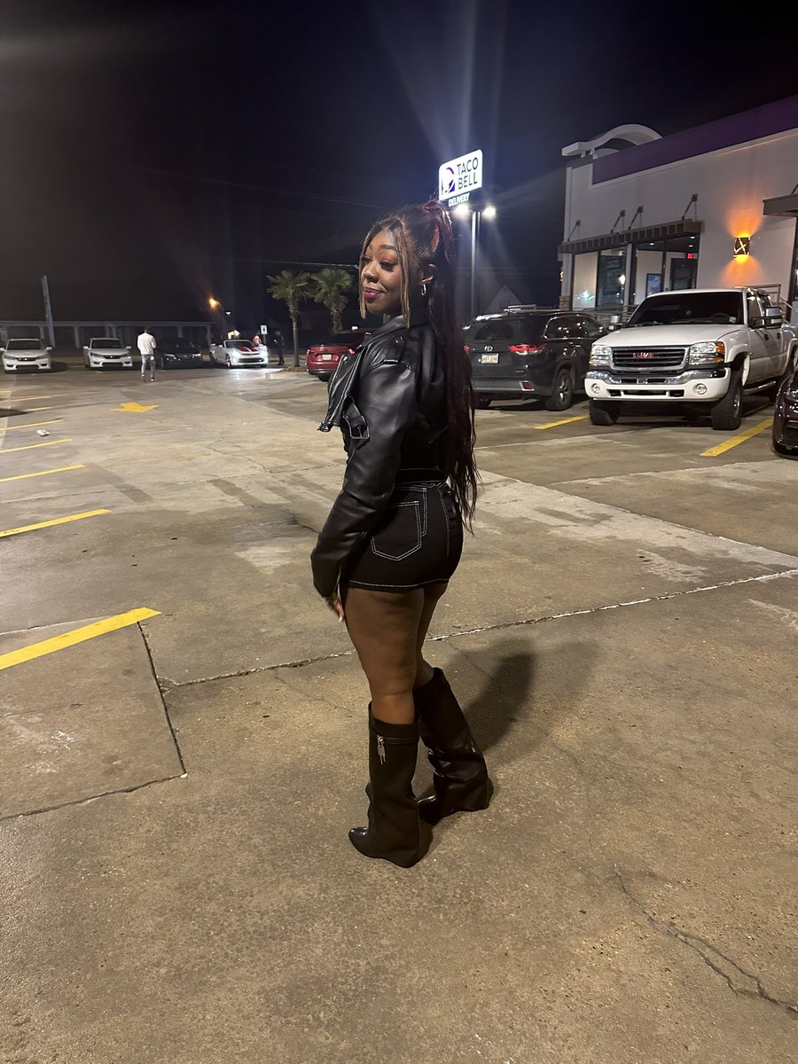 llayciee's tweet photo. Back to my ways like 2019. #thisHER update https://t.co/M6o6QSLcQ8
