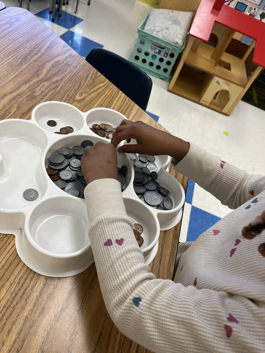 Kinders are working hard this week on learning how to identify coins by their many attributes! Here the students are sorting the coins in different ways! 💰 <a href="/centreridgees/">Centre Ridge Rams</a> #cresculture #cresconnections