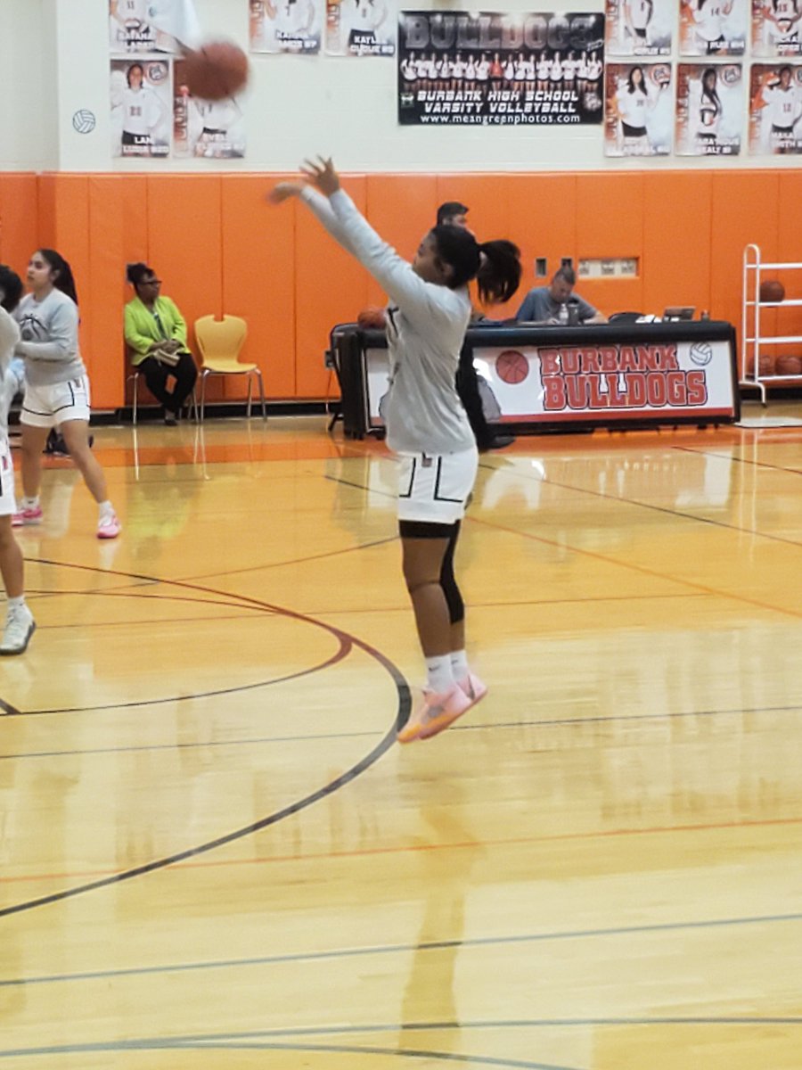 SALadyHoops's tweet photo. Coaches in the building for @Carter08Makayla and @TalaiyahAndrews https://t.co/Krmo1y66LN