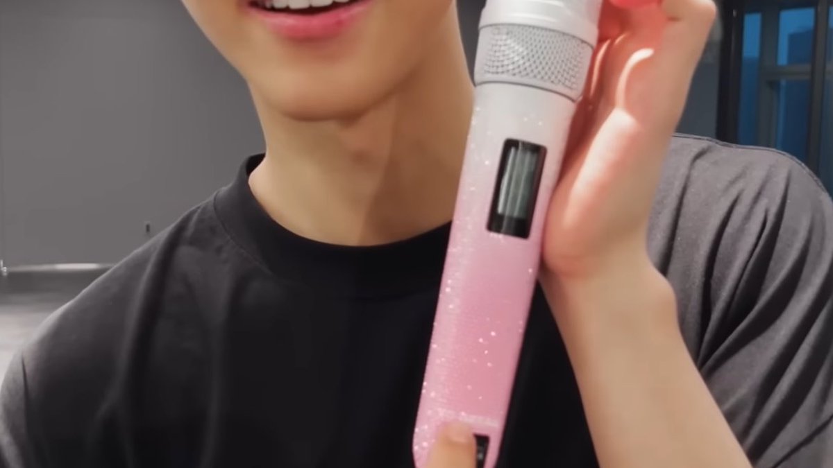 pink is jaemin’s color 🩷