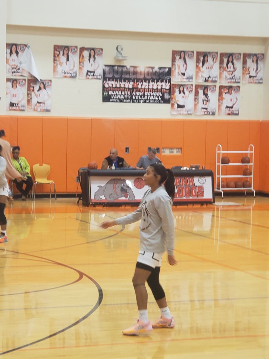 SALadyHoops's tweet photo. Coaches in the building for @Carter08Makayla and @TalaiyahAndrews https://t.co/Krmo1y66LN
