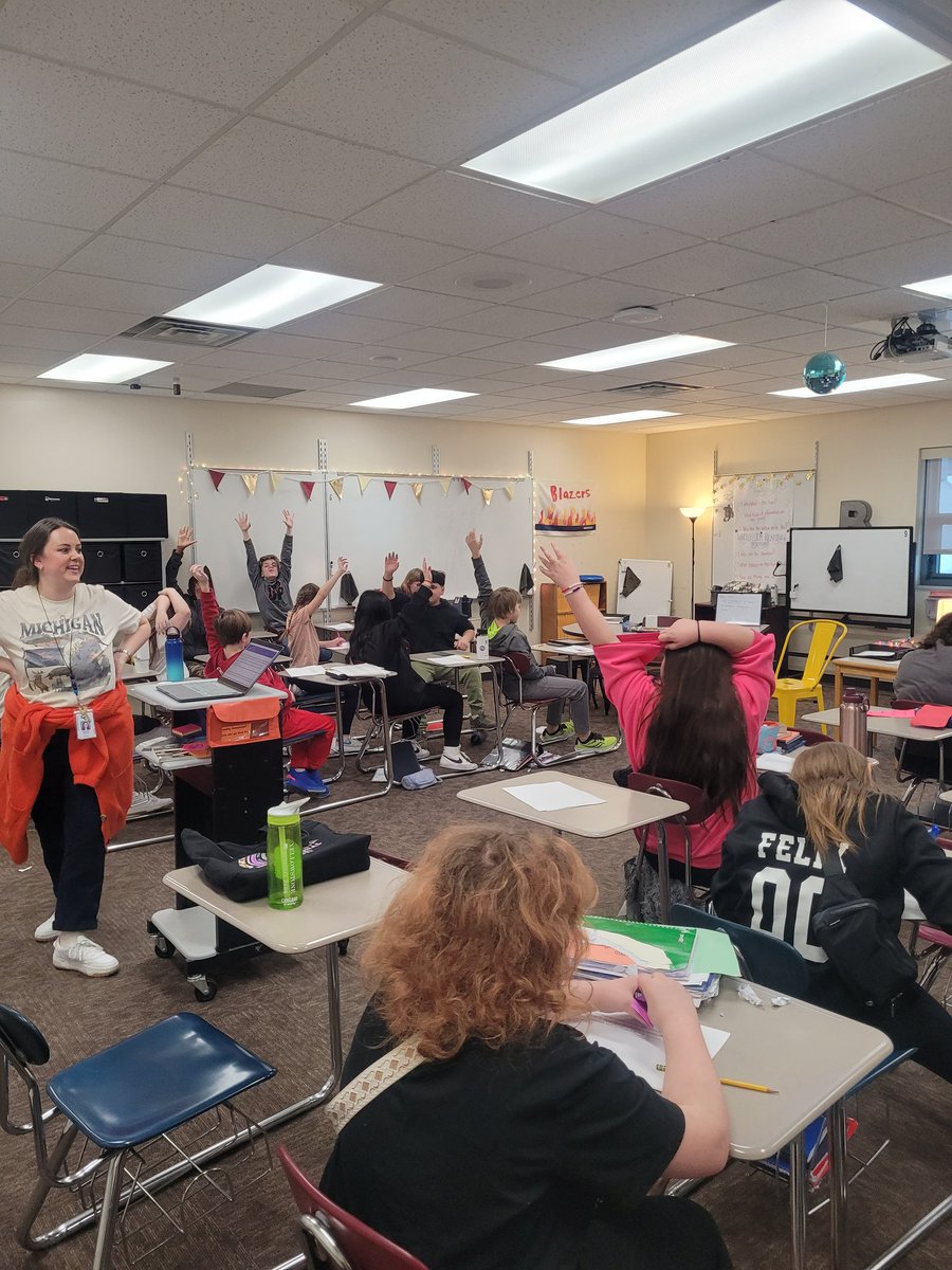 MrsSalleeJBS's tweet photo. Can we just take a moment to celebrate @Mrs_Blasdel and how many #6thGraders have their hands in the air to #Participate??? A thing of beauty! #MainIdeaHunt #FindEvidence #EngagementMatters #Proud2bMIS #1GC https://t.co/0pvDz08Qke