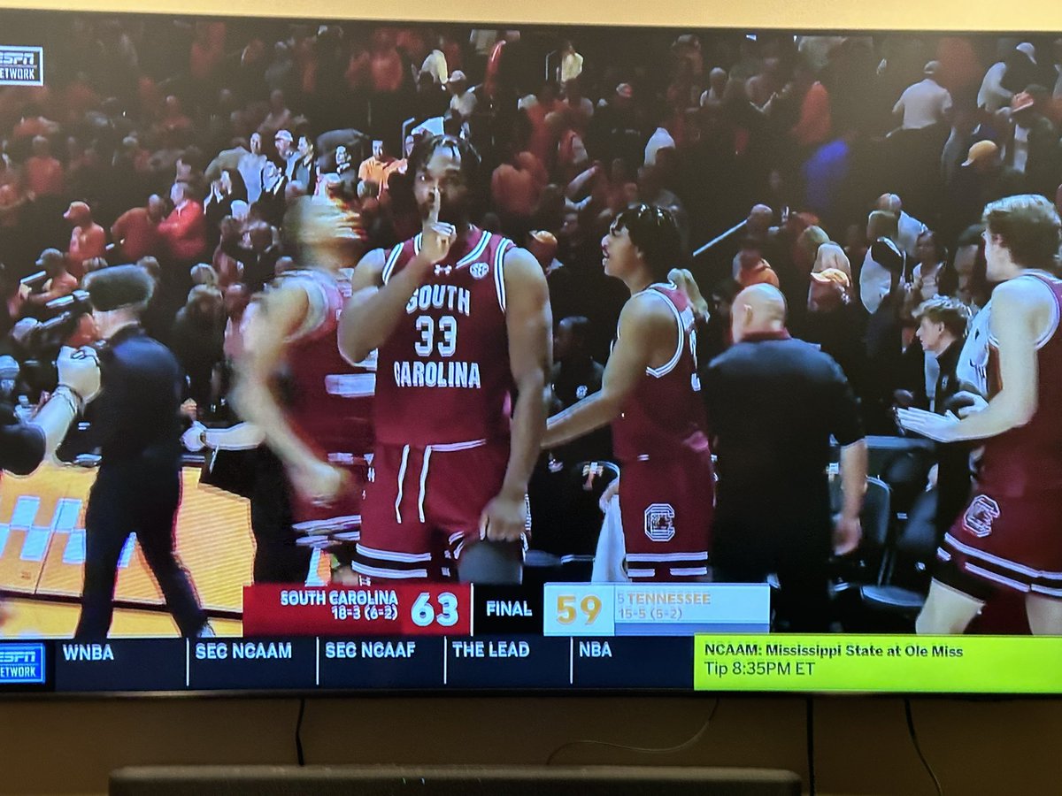 rubyreds10's tweet image. HOWLING!!! Way to get it done @GamecocksMBB 

#SpursUp #ForeverToThee #RespectUs #RankUs #FearLamontsQZip