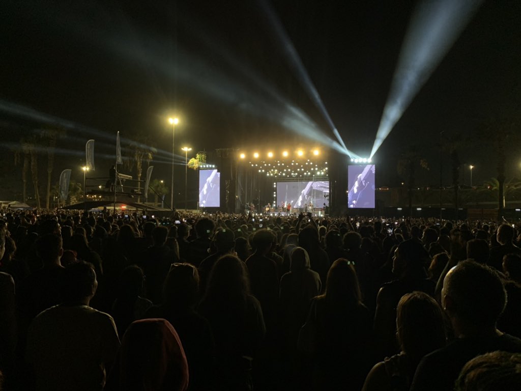Gerardo_Arica's tweet photo. Playa Chinchorro llena total! Los Bunkers en los conciertos de verano de #Arica, organizado por la Municipalidad de Arica. https://t.co/ONNQOfBnfc