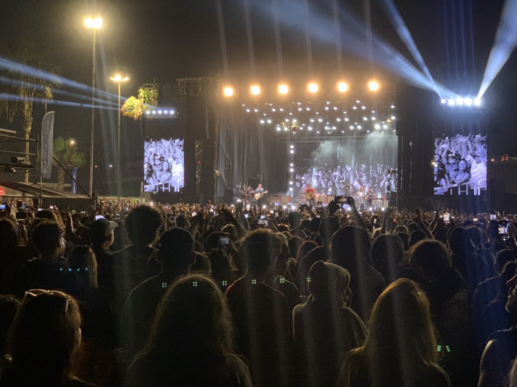 Gerardo_Arica's tweet photo. Playa Chinchorro llena total! Los Bunkers en los conciertos de verano de #Arica, organizado por la Municipalidad de Arica. https://t.co/ONNQOfBnfc
