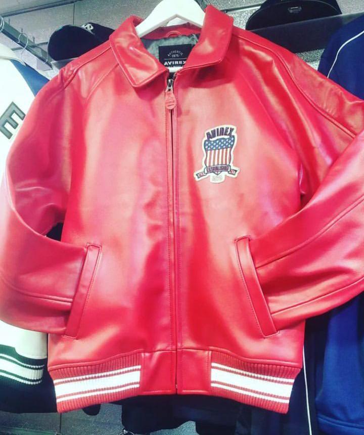 shitpostl0rd's tweet image. Veste #Avirex  et #chevignon moin cher dispo en Europe passez DM