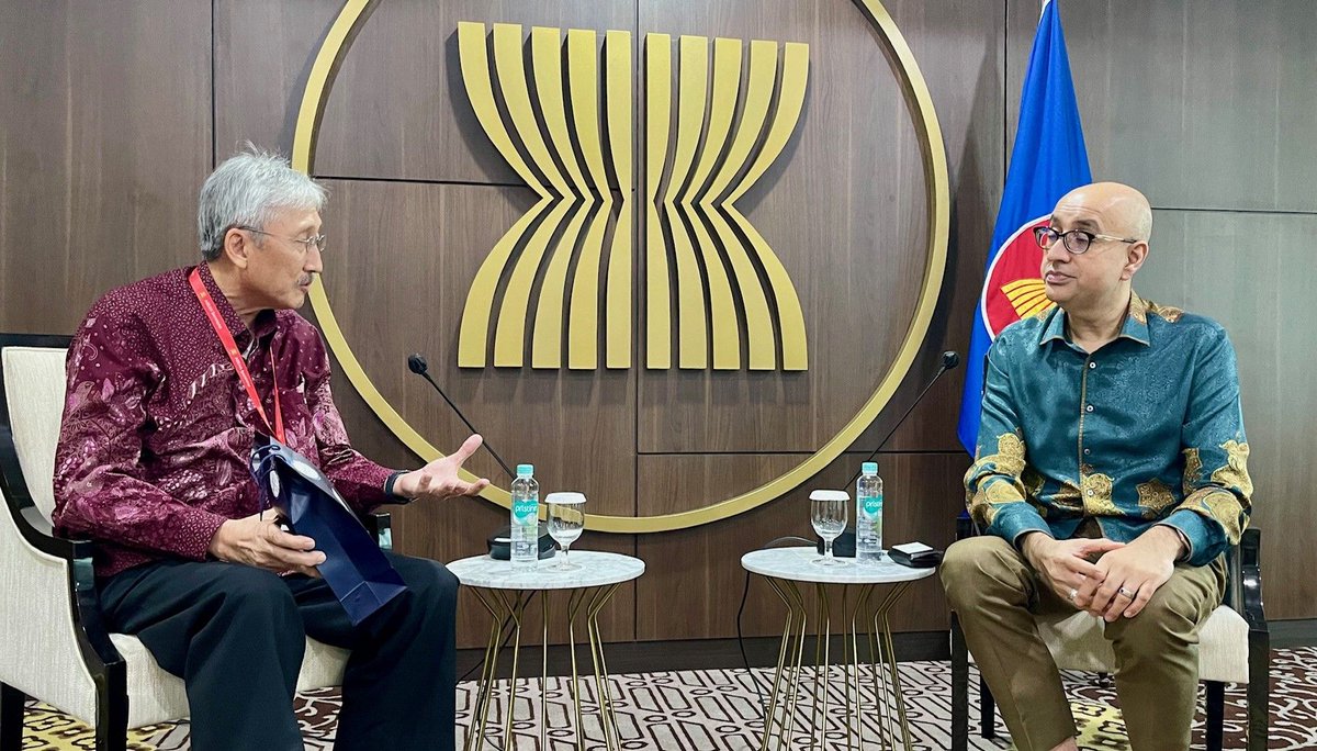 On 29 January, Deputy SecGen Satvinder Singh received a courtesy call by SRW&amp;Co. Chairman and partner, Daniel Wong at the ASEAN Secretariat. They discussed the ASEAN Global Leadership Program Scholarship Scheme for corporate leaders in ASEAN.