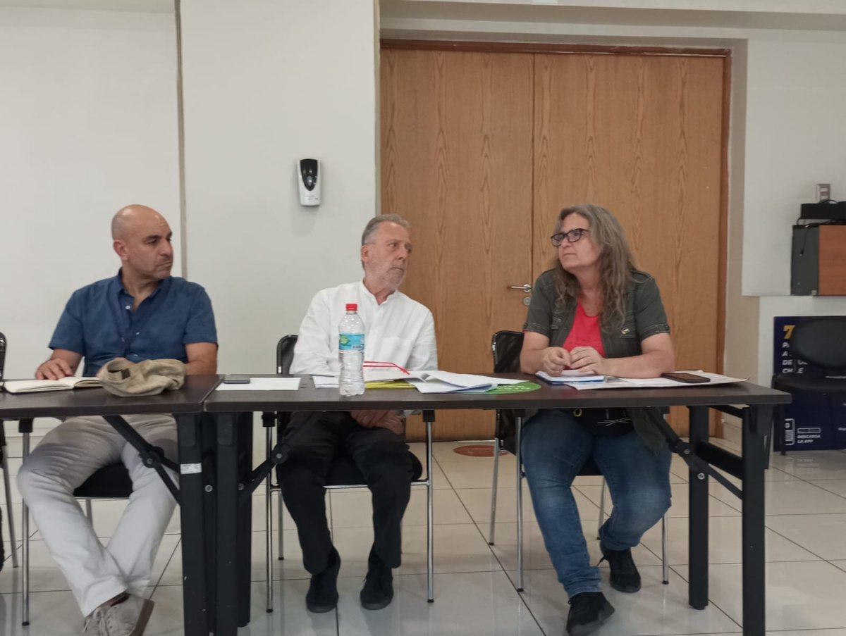 Está tarde mi <a href="/EquipoPascual/">Equipo de Senadora Claudia Pascual Grau 💚💜✊🏻</a> acompañó a la Coordinadora x la Recuperación de los Terrenos de las FF.AA a una reunión con Ministra de <a href="/MinisterioBBNN/">Bienes Nacionales</a>, <a href="/Marce_Sandoval_/">Marcela Sandoval Osorio</a> , para seguir avanzando en la concreción de terrenos para viviendas sociales y el Plan de Emergencia Habitacional