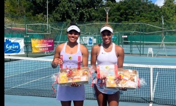 Not_Esportivas's tweet photo. ITF TENNIS!
Parabéns as tenistas campeães do @worldtennis de W35 de Le Gosier em Guadalupe
Simples: Tamira Paszek 🇦🇹 🏆(6)
Duplas: Jaeda Daniel 🇺🇲/ Haley Giavara 🇺🇲
#ITFWorldTennisTour #ITFtennis #ligueguadeloupedetennis #LeGosier #FFT #TamiraPaszek #JaedaDaniel #HaleyGiavara https://t.co/sb6F0XzkS1