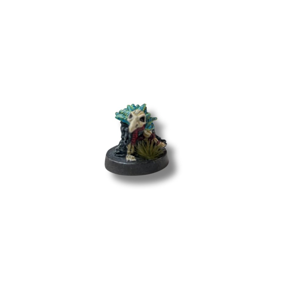sillypodge's tweet photo. I finished another of the figures for #familiartales and painted up some mushys that had been hanging out on my desk for far too long! (the blue stones glow in the dark!)

#miniaturepainting #hobbytime https://t.co/G4kQiUoBW3