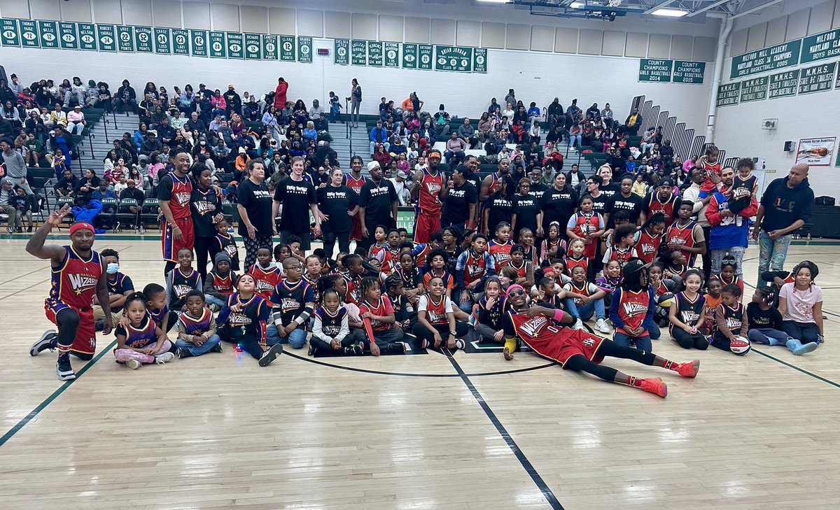 This is Community! 4 elementary schools coming together with Ss and Ts partnering with the <a href="/WoodlawnRec/">Woodlawn Recreation </a> &amp; the Harlem Wizards to have an incredible event for students and families <a href="/BedfordElem/">Bedford Elem</a> <a href="/WinandElem/">Winand Elementary</a> <a href="/NewtownElem/">Newtown Elementary</a> <a href="/flesbcps/">Featherbed Lane Elem</a> <a href="/HarlemWizards/">Harlem Wizards</a> <a href="/MsThompsonBCPS/">Robin Thompson</a>