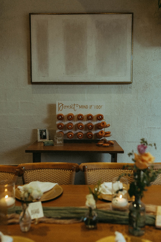 TDahlgrenEvents's tweet photo. If Cake is not your thing,how about a Donut Wall?!

Donut mind if I DO!! 😉🍩

Venue // @hartandmainevents
Catering // @wolfcreekcatering
Coordinator // @tdahlgrenevents @tdeventsmelissa
Decor // @sandrajanee17 @roseandoak_events
Photography @krista.ashley
Dessert  @krispykreme https://t.co/5wnIvdyUIr