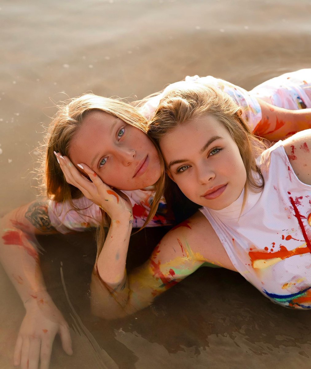 evollgbt's tweet photo. Amazing couple: @ocean_summers20 & @_kueira_ 👩❤️👩🏳️🌈
Photographer: @captured_by_christina 📸
#pridemonth🌈 #lgbt #lgbtq #ally #ally #lgbtinclusive #lgbtphotography #lgbtphotographer #lgbtq🌈 https://t.co/rtKUlGNGQL
