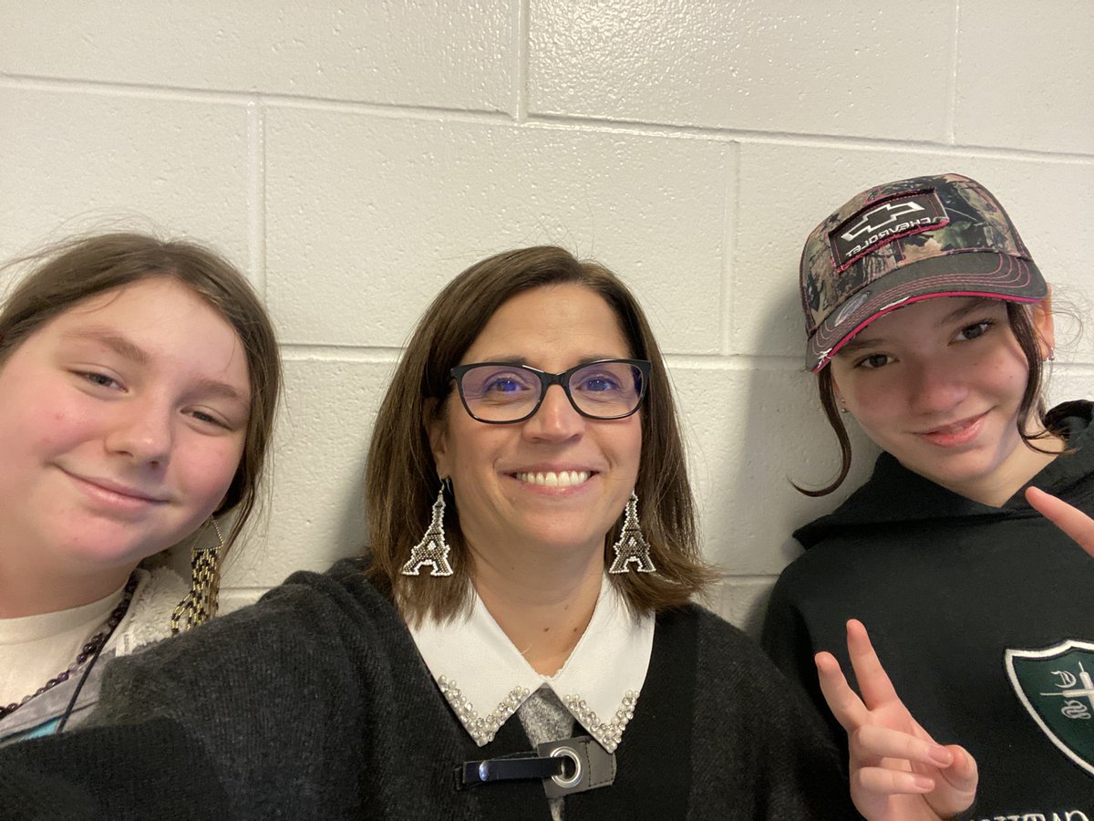 These two lovely people gave their French teacher (me) the most beautiful thoughtful gift,    my lovely hand beaded Eiffel Tower earrings. Thank you to their mom for sharing her talents of making gorgeous beaded earrings. 🙏🏻❤️ @stmcatholic #fslchat #frenchteacher