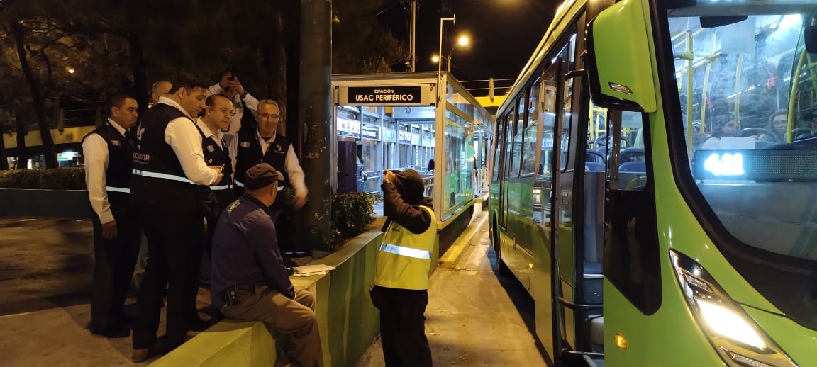 PDHgt's tweet photo. Asimismo, se verificó las condiciones de atención, seguridad, servicios, horarios y acceso al transporte público para los estudiantes que asisten de forma presencial en la @usacenlinea https://t.co/BxABlKs3Gc