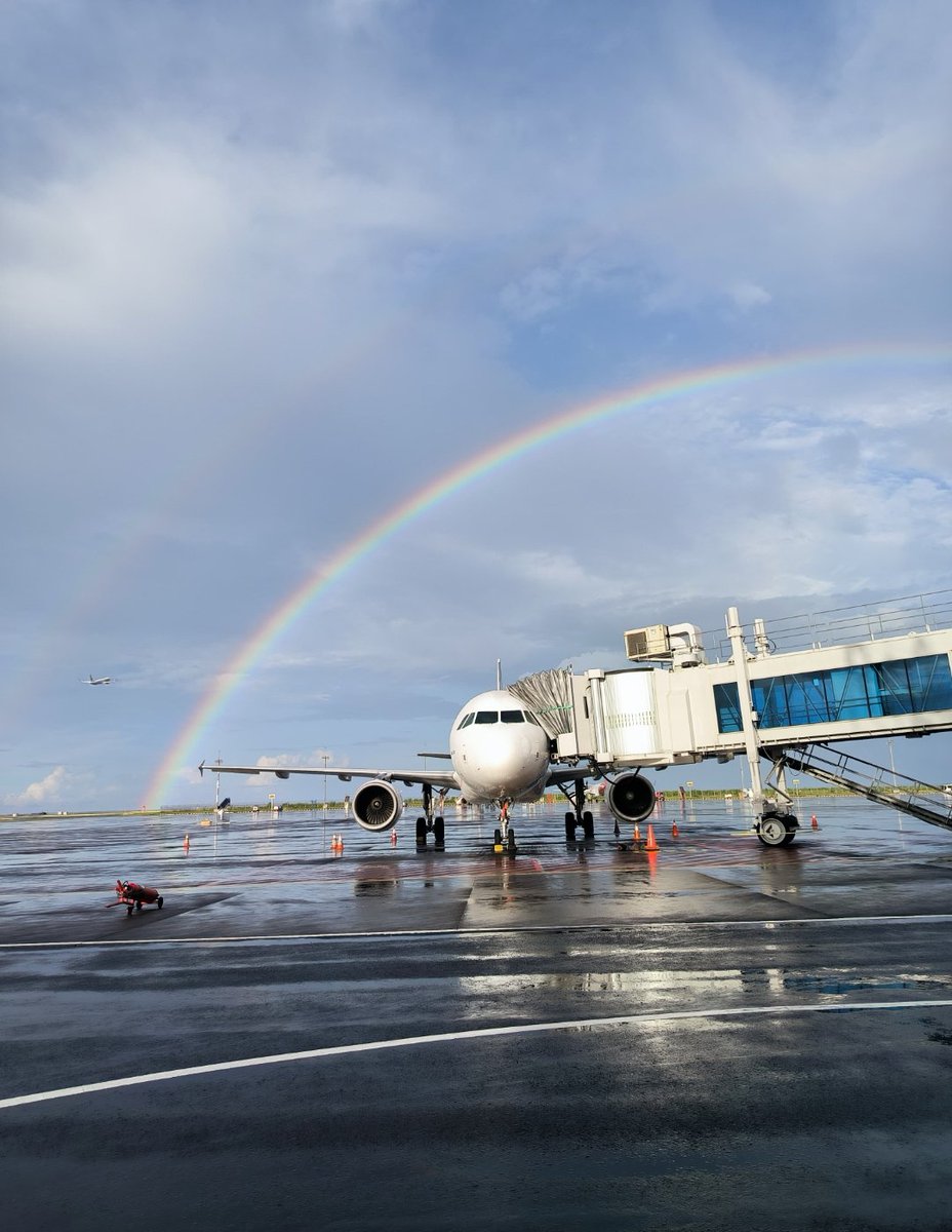 Kemarin tadi (Kata Alena),
Pernah berfikir bahwa  berlabuh di pelabuhan terakhir untuk meredam gelombang,
Namun sang sutradara memberikan peran yg lebih utama ketimbang peran utama yg sudah diterima.

Tidak menutup kemungkinan pelangi akan terbit dua kali.

*Merajut pelangi