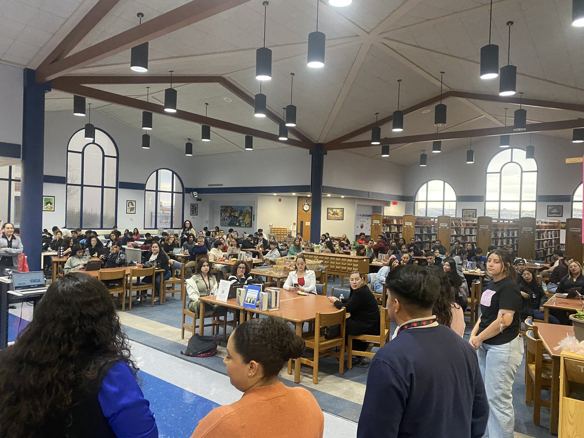R_Benavides2's tweet photo. It was a packed house at @DVHSYISD @YsletaISD for our #FAFSANIGHT. Thank you to everyone who made this possible for our community. There was plenty of help to ensure our parents and students received their needed support. #CCR
@IvanCedilloYISD
@monroy_travis
@aramirez_DVHS https://t.co/z0T1wcv8io