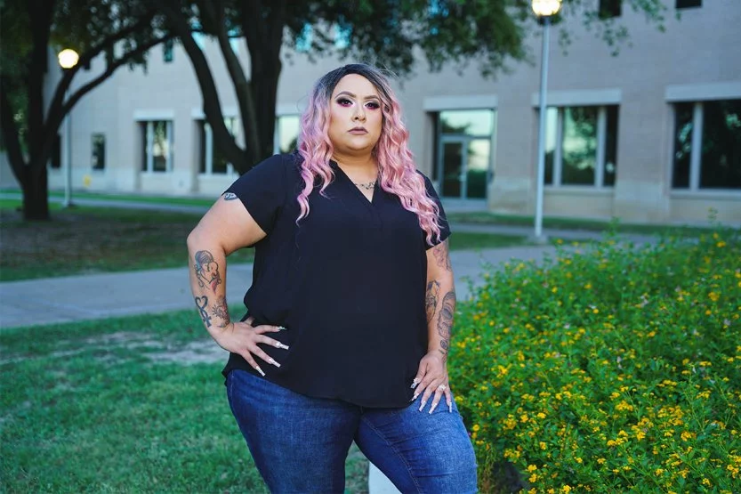 This is journalist Priscilla Villarreal. A few years back, police in TX arrested her—because her work is often critical of them. Last week, a federal court said those cops didn't necessarily violate her rights. Everyone got qualified immunity. That should concern you. A thread.