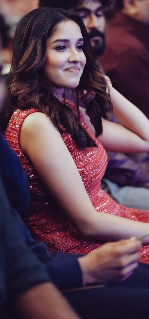 GFIxAB7XEAA7_Fs?format=jpg&name=medium